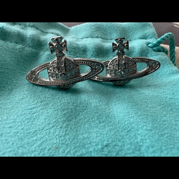 The Mini bas relief earrings - Picture 2 of 4